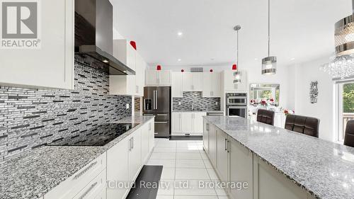 193 Thornbush Boulevard E, Brampton, ON - Indoor Photo Showing Kitchen With Upgraded Kitchen