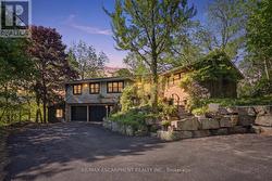 1987 SNAKE ROAD  Burlington, ON L7P 4Y1