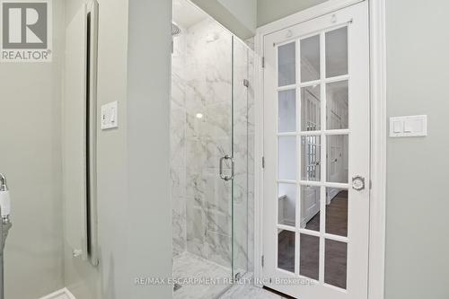 1987 Snake Road, Burlington, ON - Indoor Photo Showing Bathroom