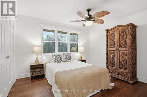 1987 Snake Road, Burlington, ON - Indoor Photo Showing Bedroom