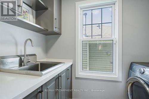 119 Westside Drive, Oakville, ON - Indoor Photo Showing Laundry Room