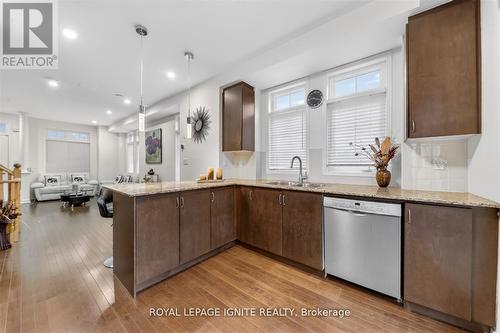 95 - 117A The Queensway, Toronto, ON - Indoor Photo Showing Kitchen