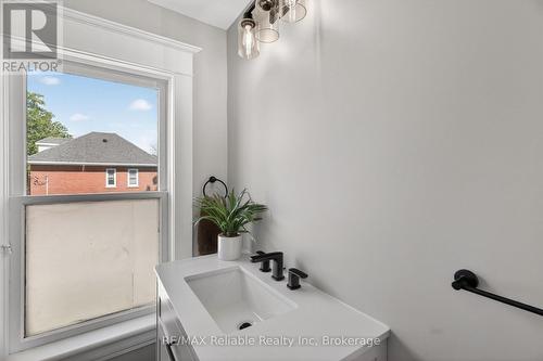 4 piece bathroom - 185 Trafalgar Street, West Perth (Mitchell), ON - Indoor Photo Showing Bathroom