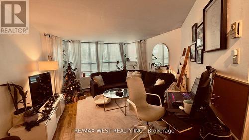 1061 Bathurst Street, Toronto, ON - Indoor Photo Showing Other Room