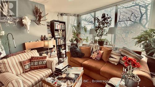 1061 Bathurst Street, Toronto, ON - Indoor Photo Showing Living Room