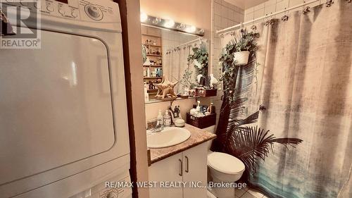 1061 Bathurst Street, Toronto, ON - Indoor Photo Showing Bathroom