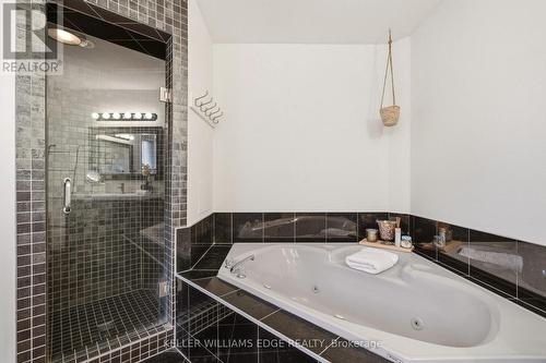 Primary Bedroom's spa-inspired 5-piece ensuite - 149 Cove Crescent, Hamilton, ON - Indoor Photo Showing Bathroom