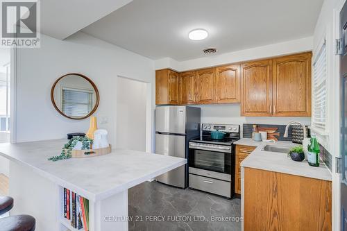 10 Mendip Crescent, Toronto, ON - Indoor Photo Showing Kitchen