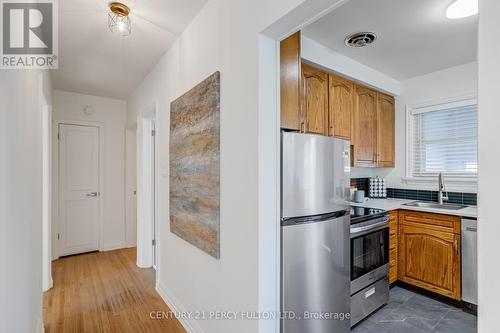 10 Mendip Crescent, Toronto, ON - Indoor Photo Showing Kitchen