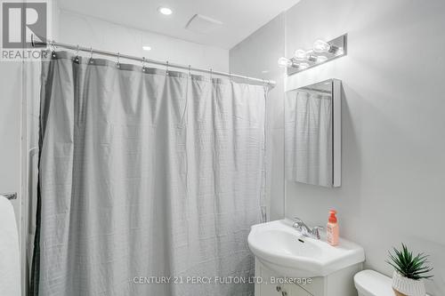 10 Mendip Crescent, Toronto, ON - Indoor Photo Showing Bathroom