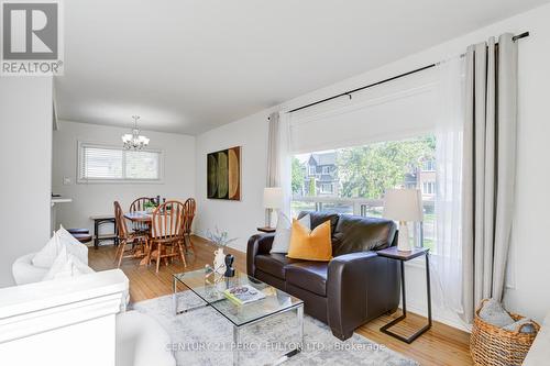 10 Mendip Crescent, Toronto, ON - Indoor Photo Showing Living Room