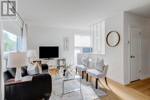 10 Mendip Crescent, Toronto, ON - Indoor Photo Showing Living Room