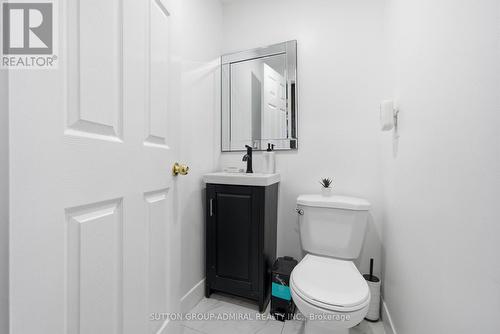 20 Brock Street E, Oshawa, ON - Indoor Photo Showing Bathroom