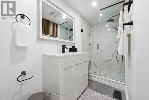 20 Brock Street E, Oshawa, ON - Indoor Photo Showing Bathroom