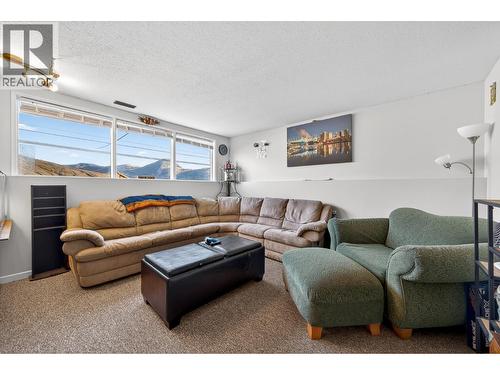 2070/2072 Westsyde Road, Kamloops, BC - Indoor Photo Showing Living Room
