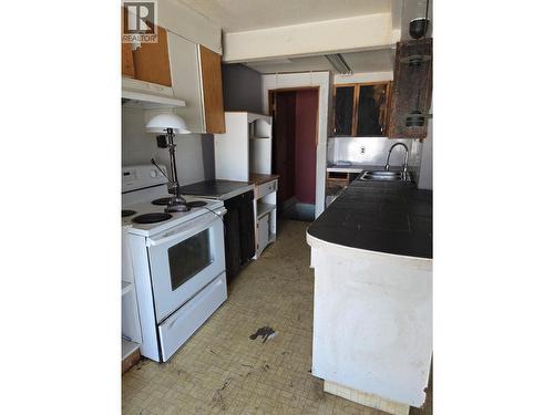 304 Mcanally Street, Trail, BC - Indoor Photo Showing Kitchen