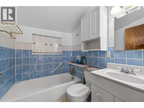 913 Sixth Street, Nelson, BC - Indoor Photo Showing Bathroom