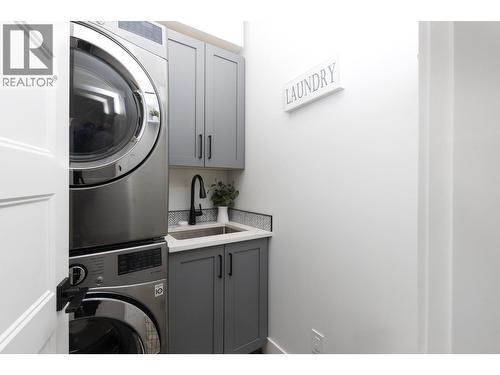 1441 20 Avenue Se Unit# 4, Salmon Arm, BC - Indoor Photo Showing Laundry Room