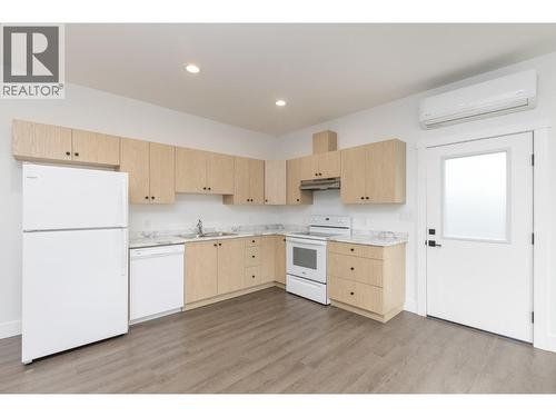 1441 20 Avenue Se Unit# 4, Salmon Arm, BC - Indoor Photo Showing Kitchen