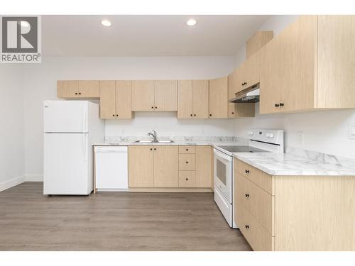 1441 20 Avenue Se Unit# 4, Salmon Arm, BC - Indoor Photo Showing Kitchen