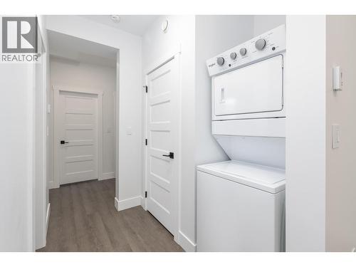 1441 20 Avenue Se Unit# 4, Salmon Arm, BC - Indoor Photo Showing Laundry Room