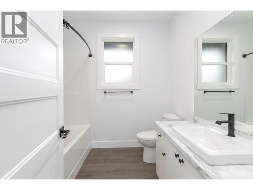 1441 20 Avenue Se Unit# 4, Salmon Arm, BC - Indoor Photo Showing Bathroom