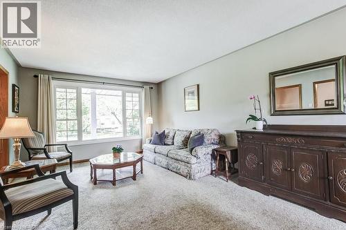 633 Sheraton Road, Burlington, ON - Indoor Photo Showing Living Room