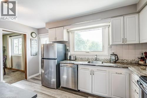 633 Sheraton Road, Burlington, ON - Indoor Photo Showing Kitchen With Double Sink