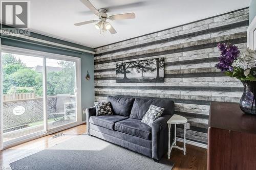 633 Sheraton Road, Burlington, ON - Indoor Photo Showing Living Room