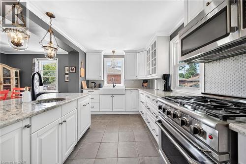 439 Murray Street, Grimsby, ON - Indoor Photo Showing Kitchen With Upgraded Kitchen