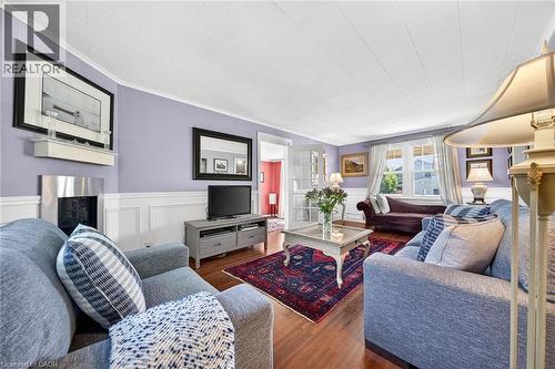 439 Murray Street, Grimsby, ON - Indoor Photo Showing Living Room