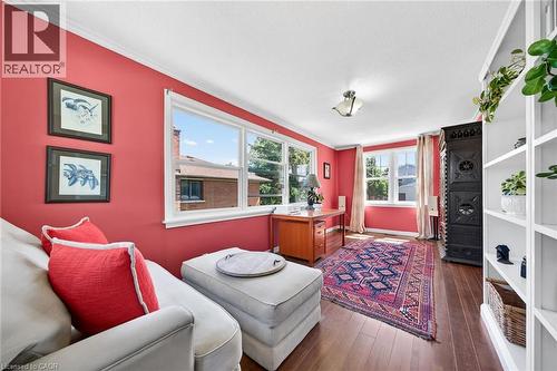 439 Murray Street, Grimsby, ON - Indoor Photo Showing Living Room