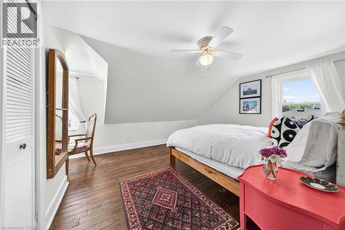 439 Murray Street, Grimsby, ON - Indoor Photo Showing Bedroom