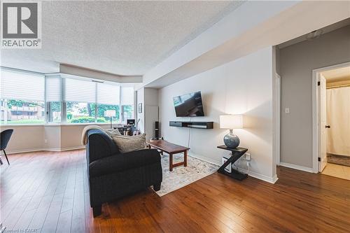 180 Limeridge Road W Unit# 103, Hamilton, ON - Indoor Photo Showing Living Room
