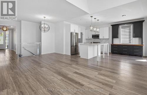 615 Bayport Boulevard, Midland, ON - Indoor Photo Showing Kitchen With Upgraded Kitchen