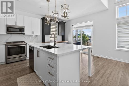 615 Bayport Boulevard, Midland, ON - Indoor Photo Showing Kitchen With Upgraded Kitchen