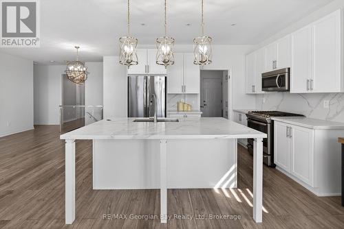 615 Bayport Boulevard, Midland, ON - Indoor Photo Showing Kitchen With Upgraded Kitchen