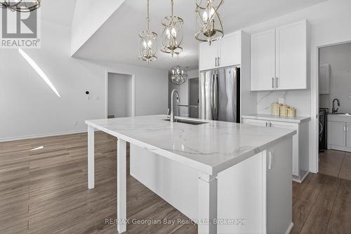 615 Bayport Boulevard, Midland, ON - Indoor Photo Showing Kitchen