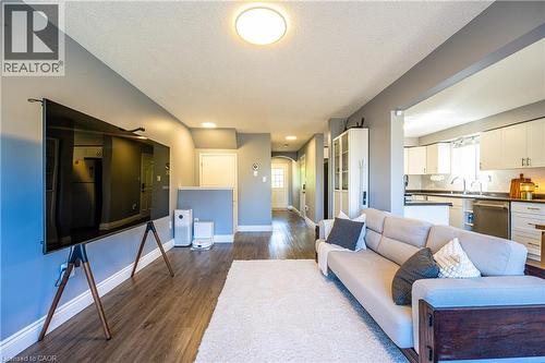 423 Veronica Drive, Kitchener, ON - Indoor Photo Showing Living Room