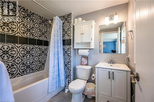 423 Veronica Drive, Kitchener, ON - Indoor Photo Showing Bathroom