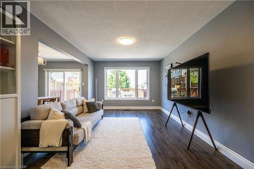 423 Veronica Drive, Kitchener, ON - Indoor Photo Showing Living Room