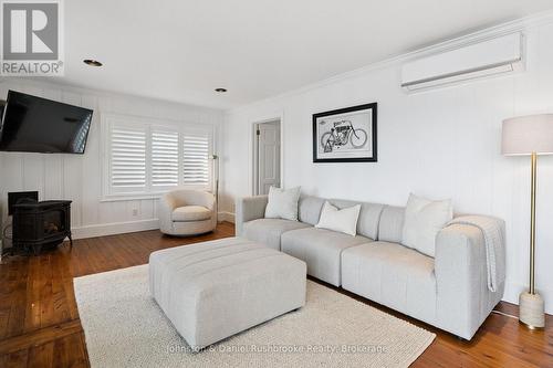 2 - 1032 Island Park Road, Muskoka Lakes (Medora), ON - Indoor Photo Showing Living Room