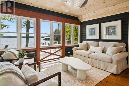 2 - 1032 Island Park Road, Muskoka Lakes (Medora), ON - Indoor Photo Showing Living Room