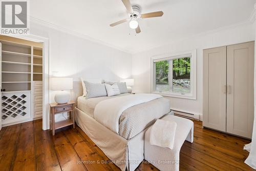 2 - 1032 Island Park Road, Muskoka Lakes (Medora), ON - Indoor Photo Showing Bedroom