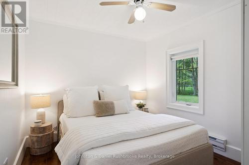 2 - 1032 Island Park Road, Muskoka Lakes (Medora), ON - Indoor Photo Showing Bedroom