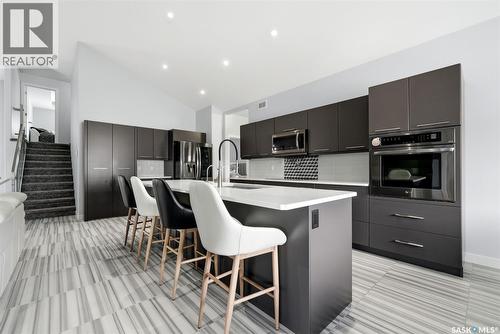 1609 Maple Hill Crescent N, Regina, SK - Indoor Photo Showing Kitchen With Stainless Steel Kitchen With Upgraded Kitchen