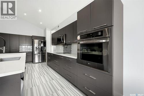 1609 Maple Hill Crescent N, Regina, SK - Indoor Photo Showing Kitchen With Stainless Steel Kitchen