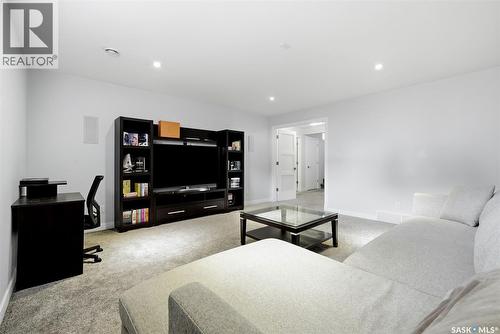 1609 Maple Hill Crescent N, Regina, SK - Indoor Photo Showing Living Room