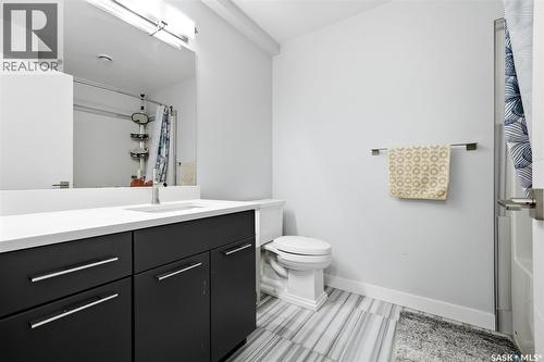 1609 Maple Hill Crescent N, Regina, SK - Indoor Photo Showing Bathroom