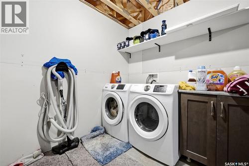 1609 Maple Hill Crescent N, Regina, SK - Indoor Photo Showing Laundry Room